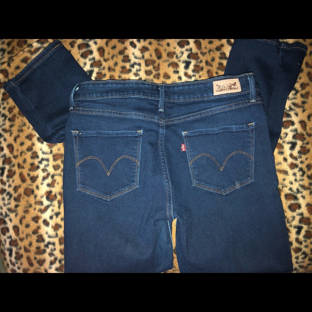 Mid Rise Cropped Jeans !